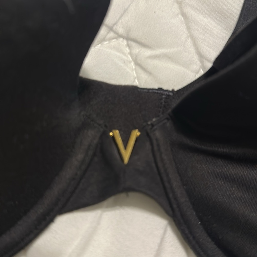 Victoria’s Secret Bra - Picture 2 of 4
